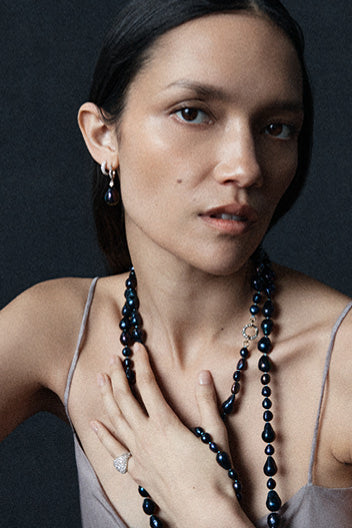 Nyx black baroque pearl bracelet. Black pearl jewellery from Lucy